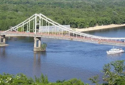 Пешеходный мост на Труханов остров обрушился: стали известны масштабы повреждений