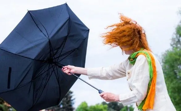 В окремих регіонах України оголошено штормове попередження