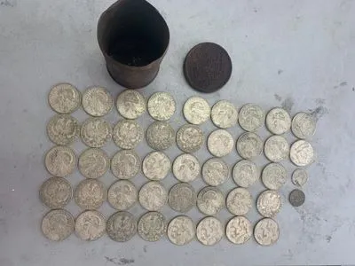 В автомобілі українця знайшли колекцію старовинних польських монет