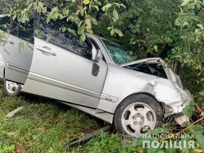 У Чернівецькій області сталася ДТП: загинула одна людина та ще 4 отримали травми