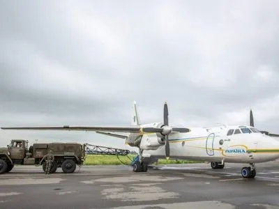 Авиация МВД доставила членов ЦИК в округ в Донецкой забрать документацию
