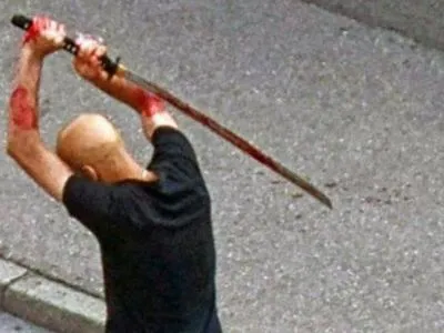 В Штутгарте беженец-рецидивист зарубил мечом мужчину