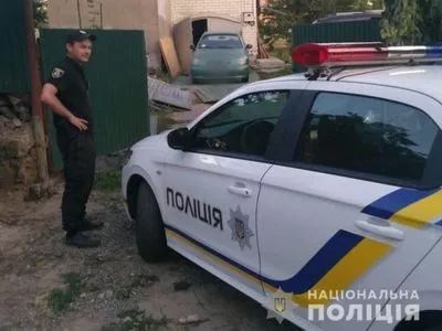 На Київщині поліція врятувала життя пенсіонеру, який облив себе бензином та підпалив