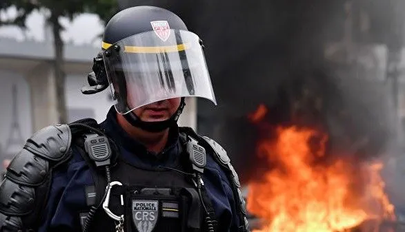 Загибель відвідувача фестивалю у Франції призвела до сутичок з поліцією