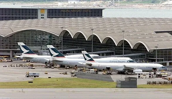 Диспетчери аеропорту Гонконгу приєдналися до протестів: скасовано понад 200 рейсів