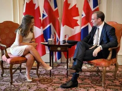 Глави МЗС Канади та Британії обговорили ситуацію в Україні під час зустрічі у Торонто