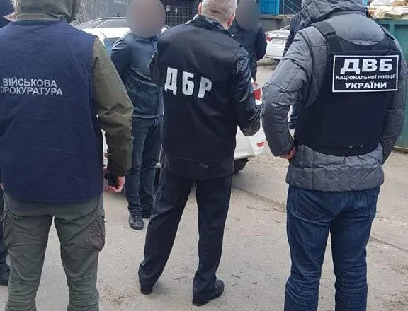 politseyskikh-budut-suditi-za-otrimannya-khabarya-v-sumi-7-tisyach-dolariv