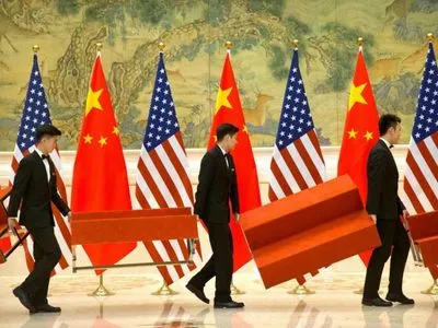 Обострение конфронтации между США и Китаем привело к резкому колебанию фондовых индексов