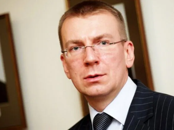 Глава МИД Латвии поссорился с посольством РФ в социальной сети