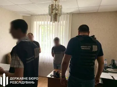 На Миколаївщині поліцейського впіймали на хабарі у 12 тисяч гривень