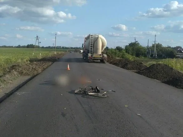 В Харьковской области грузовик сбил насмерть велосипедиста