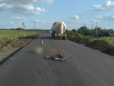 На Харківщині вантажівка збила на смерть велосипедиста