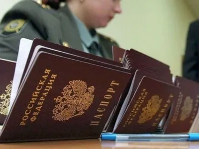 Паспорта РФ для Донбасса: ЕС разрабатывает рекомендации в ответ