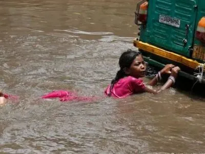 Кількість жертв злив і повеней в Індії досягло 28