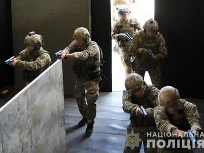Украинский КОРД и американский SWAT провели учения в аэропорту "Борисполь"