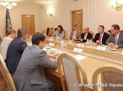 Данилюк обсудил реформирования ВПК с представителями правительства США