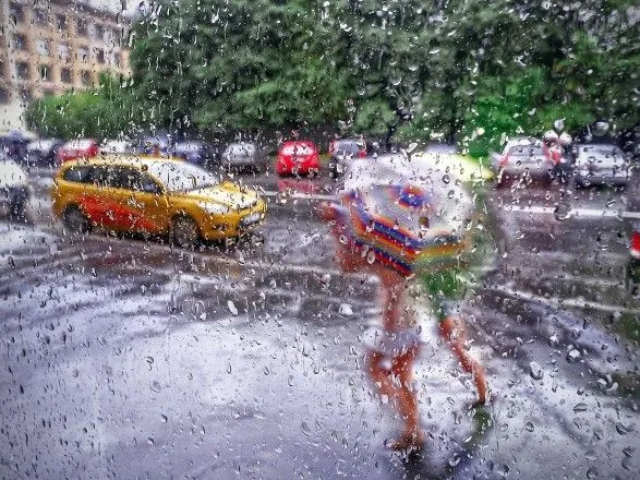Украинцам на следующей неделе обещают снижение температуры и дожди