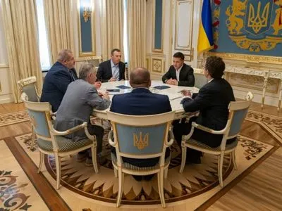 Зеленський обговорив з членами Меджлісу кроки щодо захисту кримчан