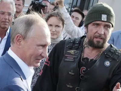 Путин вновь прибыл в Севастополь к "Ночным волкам"
