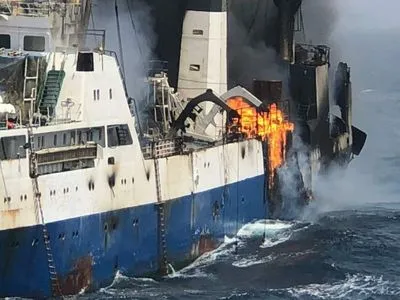 В Черном море сгорело и утонуло российское рыболовецкое судно