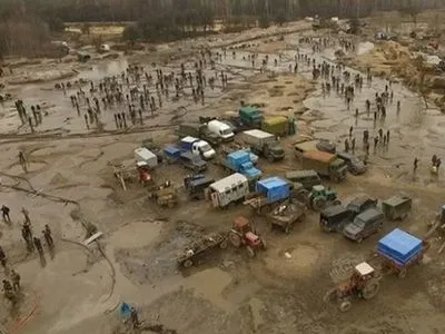 Добытчики янтаря повредили более 7 тыс. га земель в трех регионах - Князев