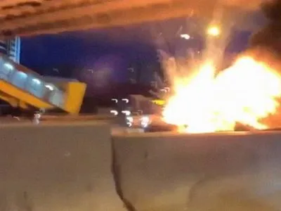 В Москве после аварии загорелась и взорвалась Tesla