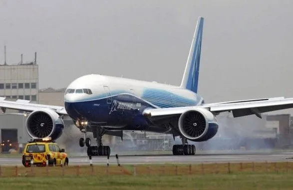 Boeing, що летів з США до Китаю, повернувся в аеропорт через втрату деталі