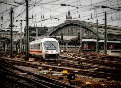 Немецкие экоактивисты, возмущенные политикой правительства, заблокировали поезд