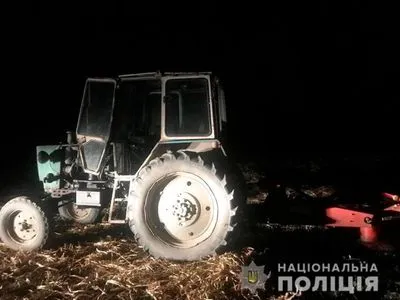 Нетрезвый водитель на тракторе наехал на 5-летнего ребенка в поле