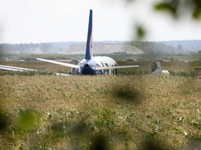 Командир рейса Москва-Симферополь объяснил решение сажать самолет на кукурузное поле