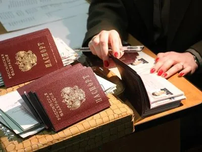 У РФ заявили, що прийняли понад 60 тисяч заяв на громадянство від мешканців ОРДЛО