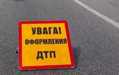 Во Львовской области столкнулись маршрутка и микроавтобус, пострадал водитель