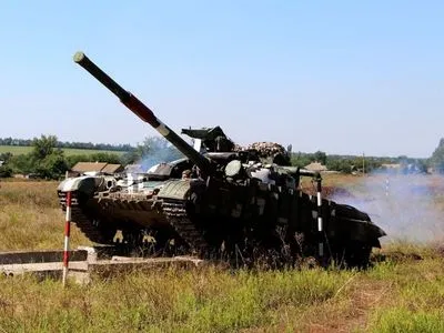 В Донецкой области прошли учения танковых подразделений
