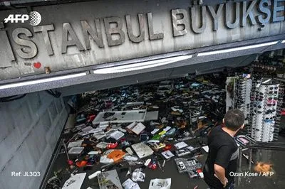 Ливень парализовал Стамбул, один человек погиб