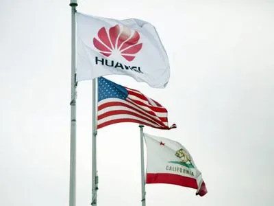 США продовжать ліцензію, що дозволяє Huawei закуповувати деталі у американських компаній - Reuters
