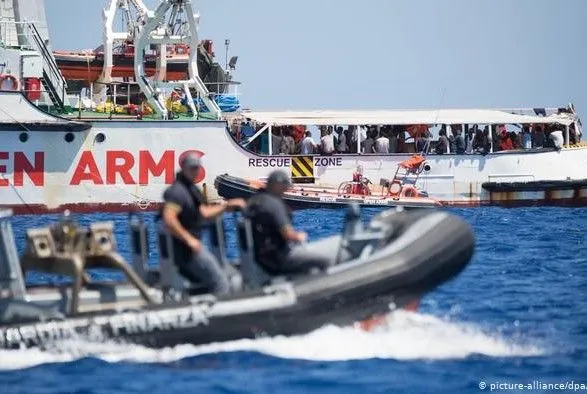 Испания готова принять судно Open Arms с мигрантами на борту