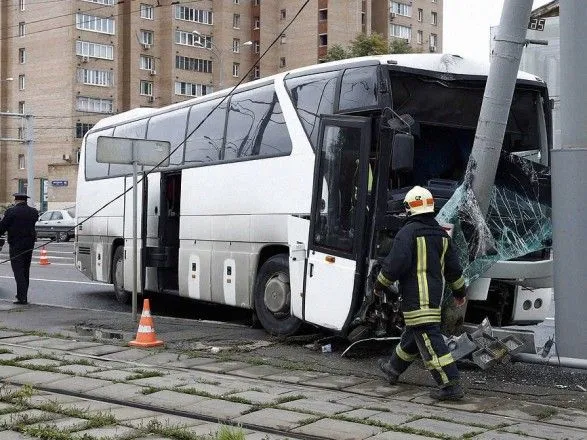 Автобус с туристами попал в ДТП в Москве: не менее 19 пострадавших