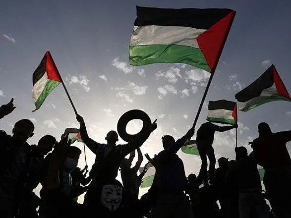 В секторе Газа протестующие призывают ХАМАС к новым ударам по Израилю