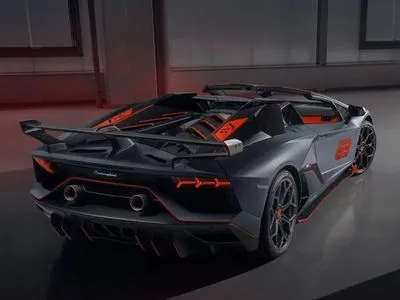 Компания Lamborghini представила два новых суперкара