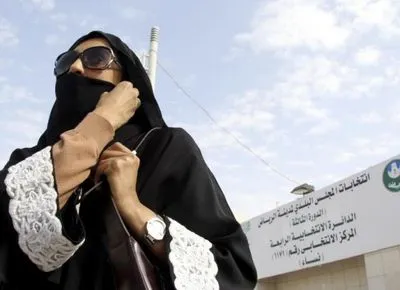 Саудівським жінкам тепер не потрібні чоловіки для подорожей за кордон