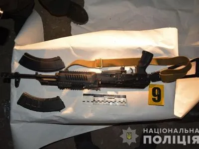 У підозрюваних у рейдерському захопленні на Харківщині знайшли арсенал зброї