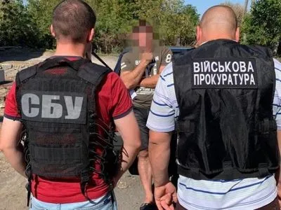 Чиновника Госгеокадастра поймали на взятке в 18 тыс. грн