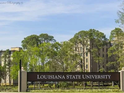На территорию университета в Луизиане проник вооруженный человек, полиция говорит об отсутствии угрозы