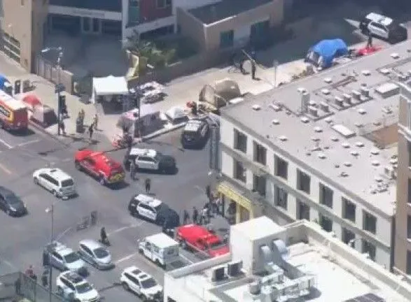 В деловом районе Лос-Анджелеса женщина открыла стрельбу, несколько раненых