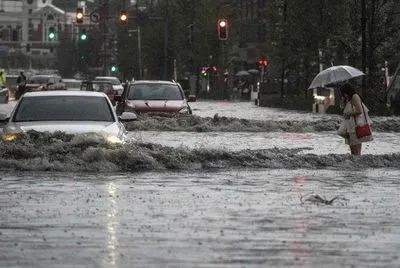 Через проливні дощі у Китаї загинули 10 людей