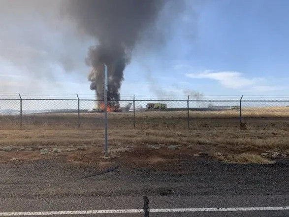 В Калифорнии во время взлета загорелся и упал самолет
