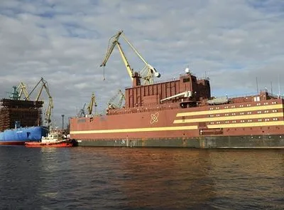 Росія запустила першу у світі плавучу атомну електростанцію