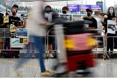 Новые акции протеста созывают в аэропорт Гонконга