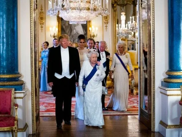 Королева Єлизавета II про візит Трампа: подивіться на мою галявину, вона зіпсована