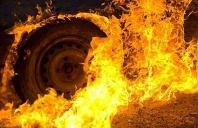 В Киеве из-за ДТП полностью сгорел автомобиль
